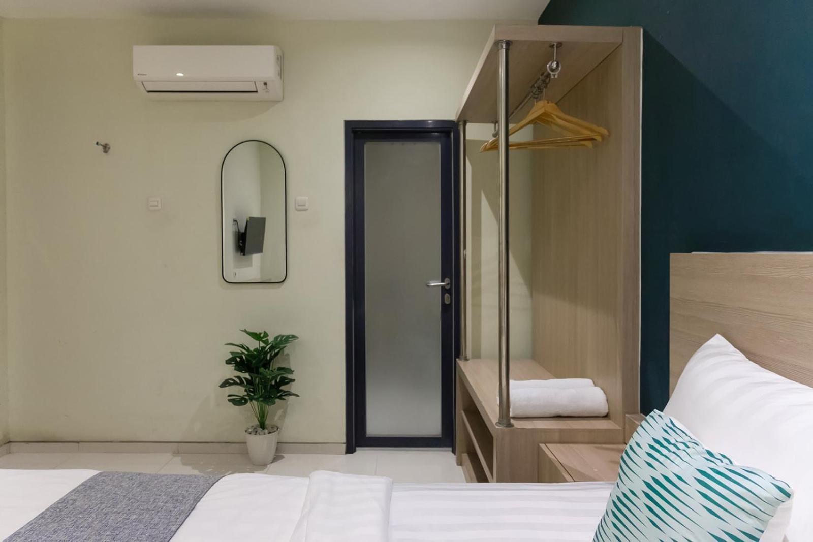 Mono Coliving Kencana, Surabaya Hotell Exteriör bild