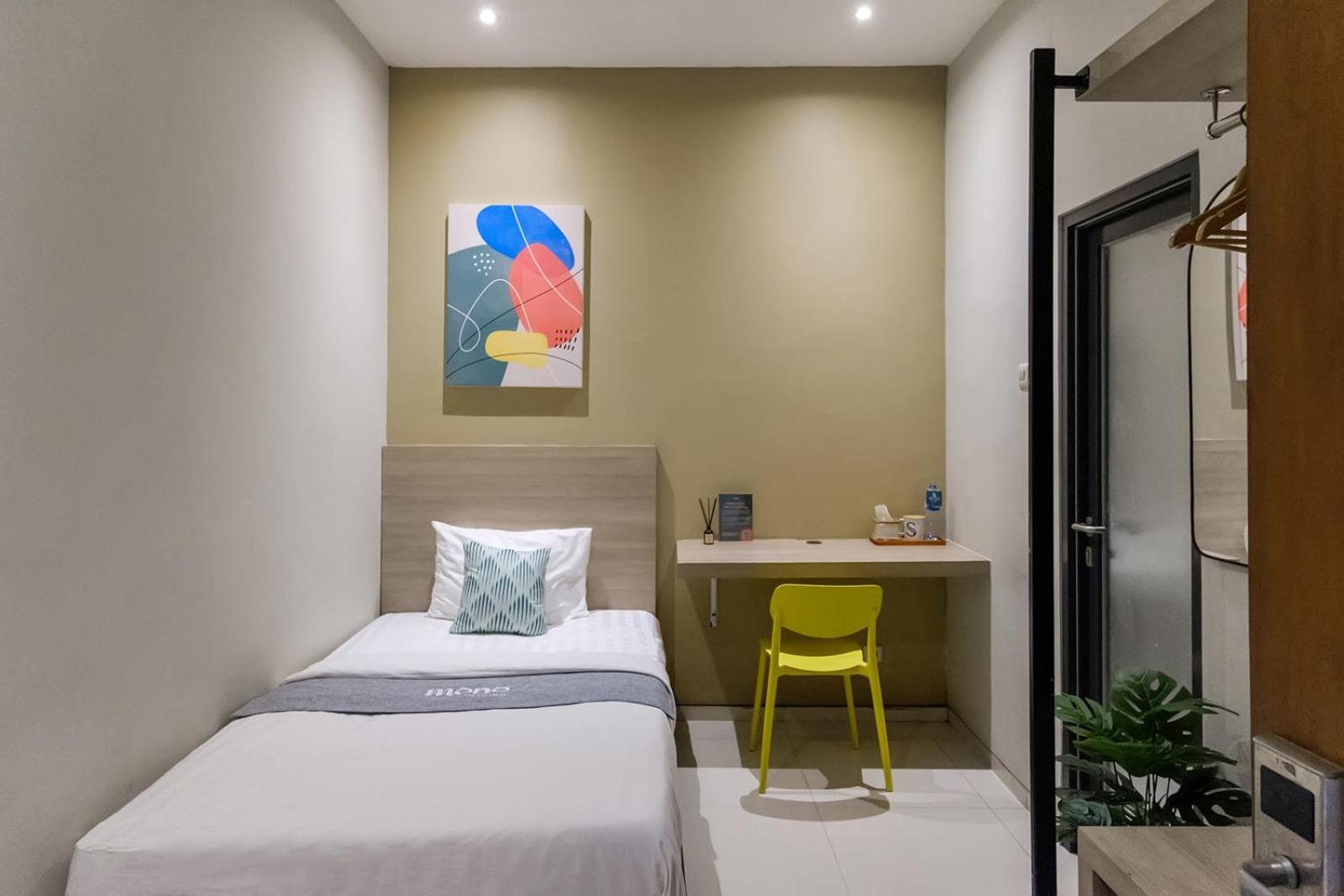 Mono Coliving Kencana, Surabaya Hotell Exteriör bild