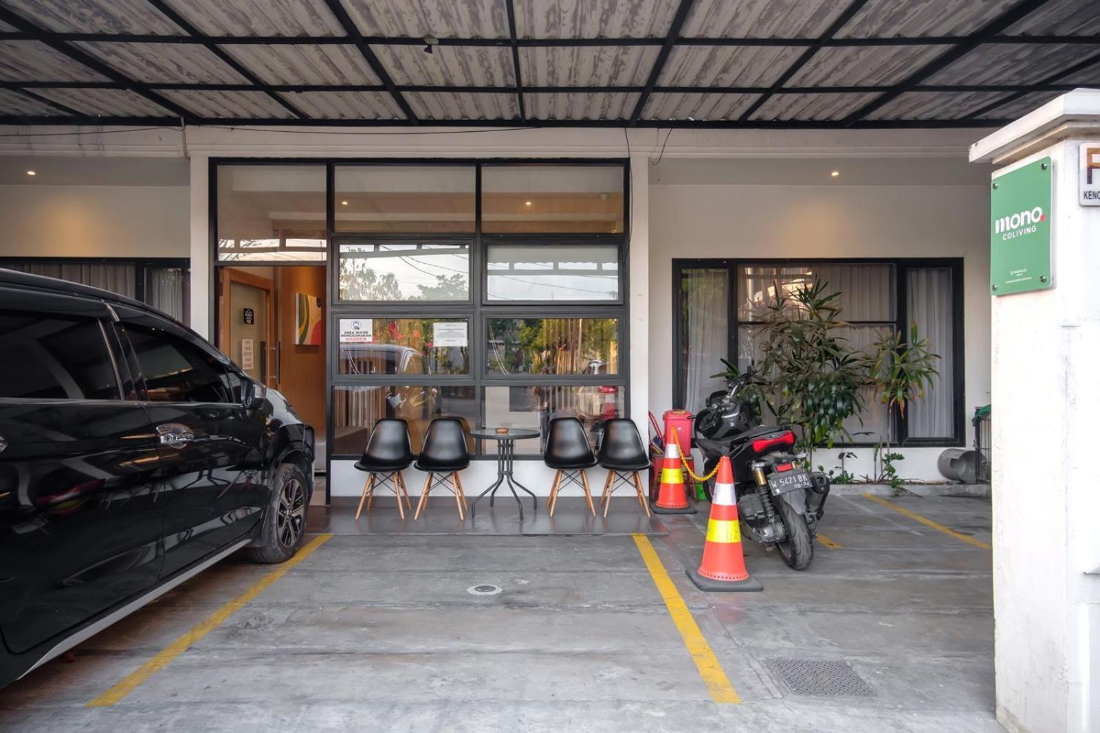 Mono Coliving Kencana, Surabaya Hotell Exteriör bild